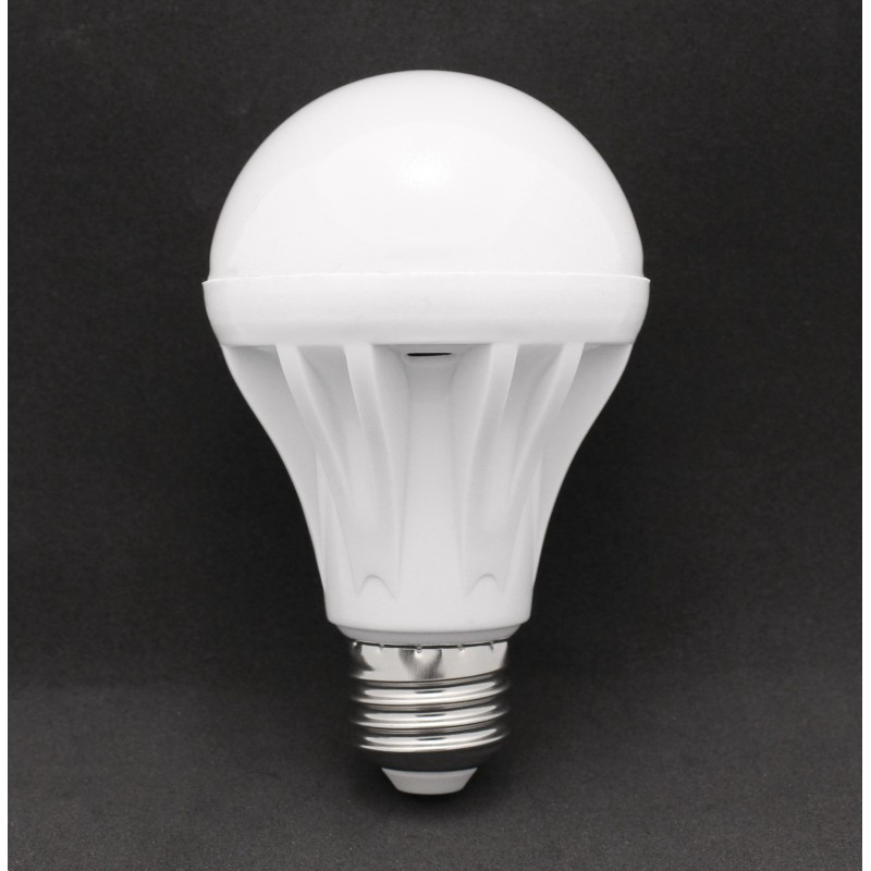 LED Light Bulb - Cool White 7 Watt